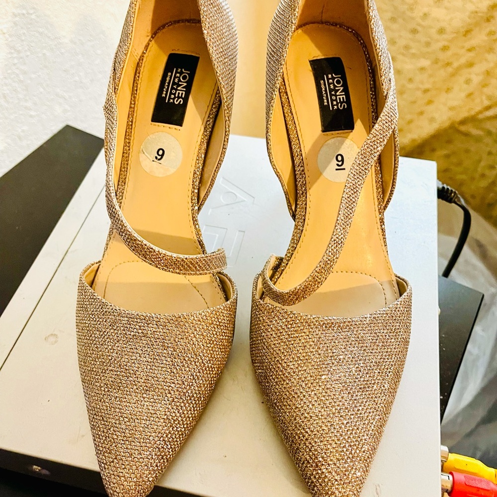 Jones New York Signature Gold Heels